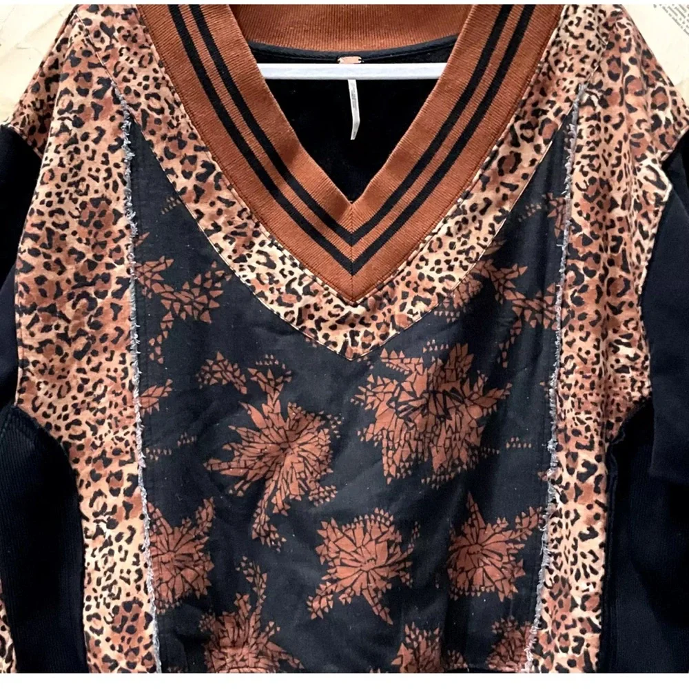 Free People Lucy Sweatshirt Animal Leopard Black V Neck Crop Patchwork - Picture 4 of 6